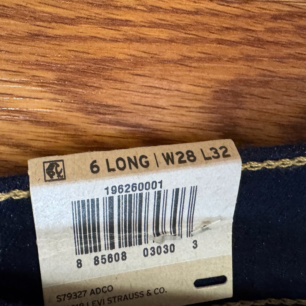 NWT Levi's 311 Shaping Skinny Dark Wash Jeans - Picture 8 of 9